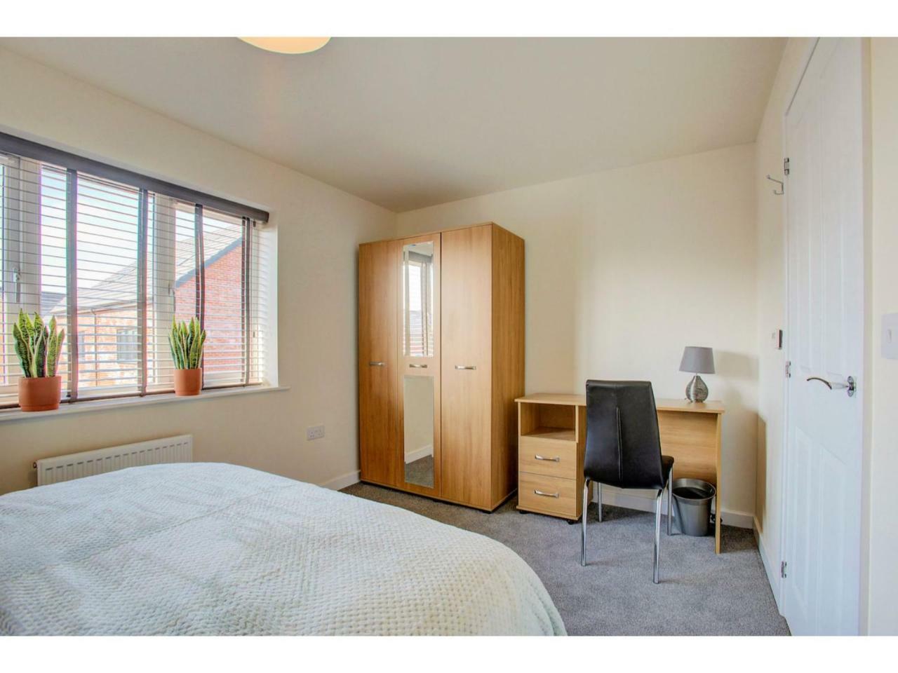 Newly Built, Splendid House For 5 In Manchester! المظهر الخارجي الصورة
